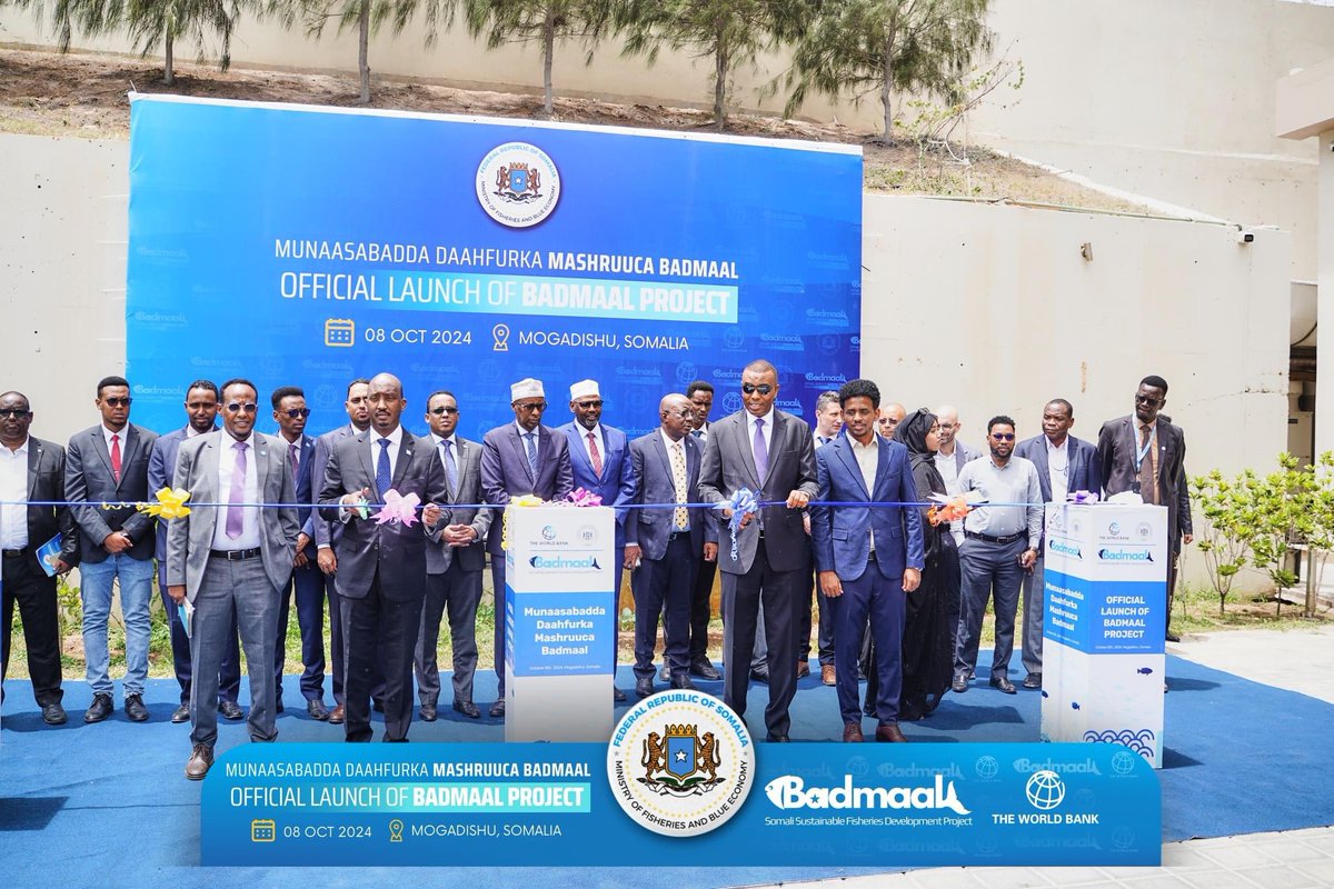 MFBESomalia's tweet photo. Today, @SomaliPM H.E @HamzaAbdiBarre officially launched the #BadmaalProject. ๐๐ฃ This initiative aims to revitalize our fishing industry and enhance the livelihoods of coastal communities. Together, we can achieve sustainable economic growth! ๐ธ๐ด
#Somalia
#Badmaal https://t.co/K4Ld59U61E