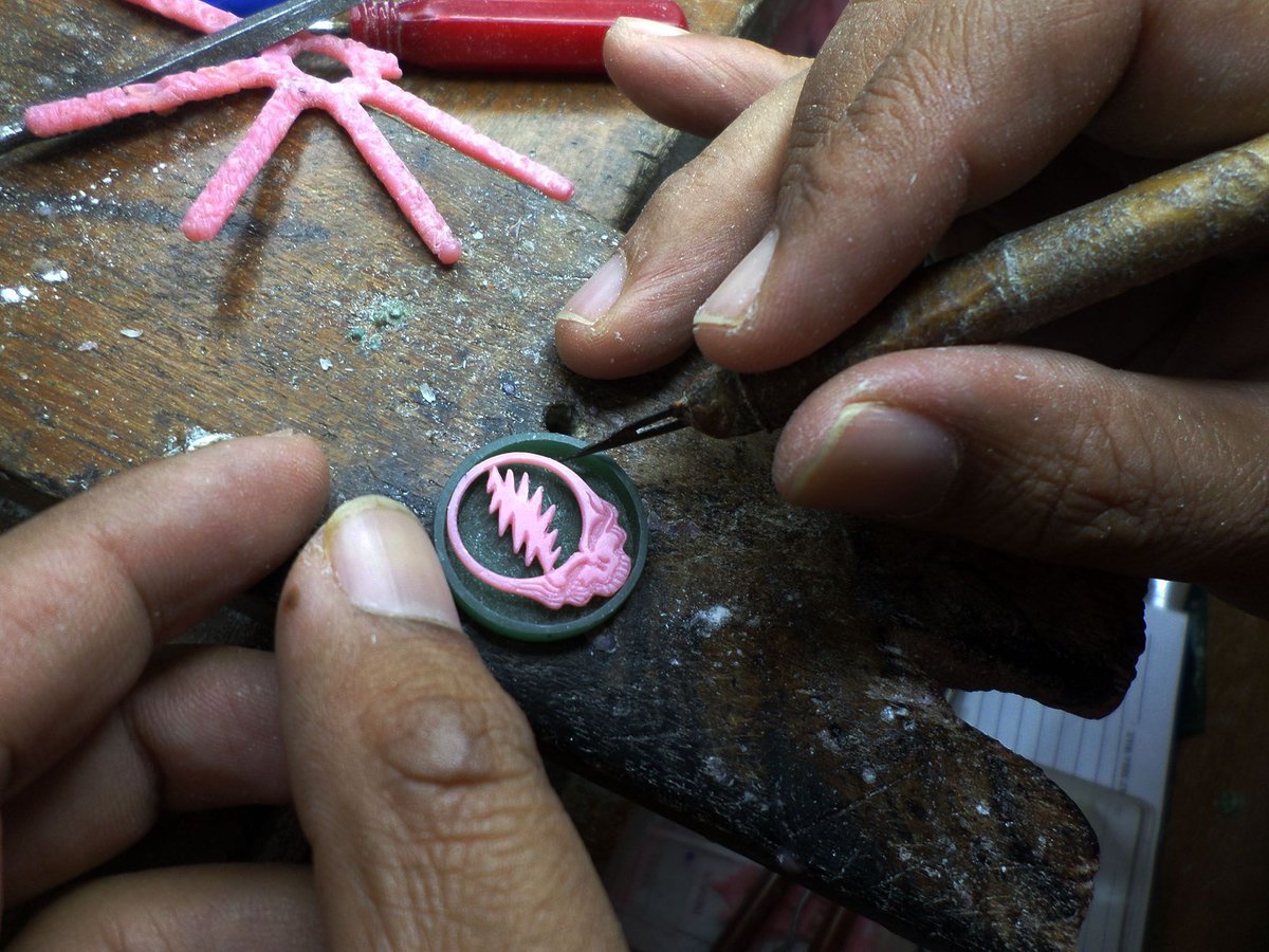 GDJewelryxCG's tweet photo. Every piece of our Grateful Dead Collection is handcrafted with care and inspired by the music that moves us. 🎸🔨 Here’s a peek behind the scenes of how we bring these iconic designs to life! #BehindTheScenes #Craftsmanship #GratefulDeadJewelry https://t.co/9foikbKjji