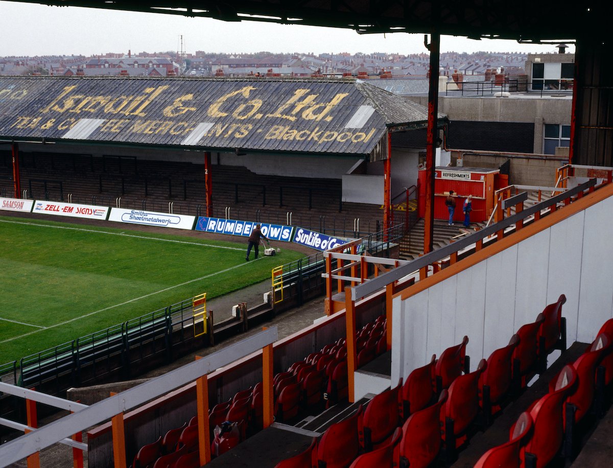 My Top Football Pics UK

#510 BLACKPOOL england "LINING UP THE CORNER"
yr1990 

Photo©stuartroyclarke/homesoffootball