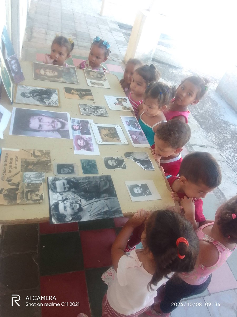 En homenaje al inicio de la jornada Camilo Che nuestra institución recuerda a dos inolvidables figuras 
<a href="/dme2frente/">DME - Segundo Frente</a> <a href="/PlutinArgelio/">Argelio Plutin</a> <a href="/dpestgo/">DGE Santiago de Cuba</a> <a href="/AleidaSuarezSa2/">Aleida Suarez Sanchez</a> #primerainfancia #educadoresegundofrente <a href="/DiazCanelB/">Miguel Díaz-Canel Bermúdez</a>