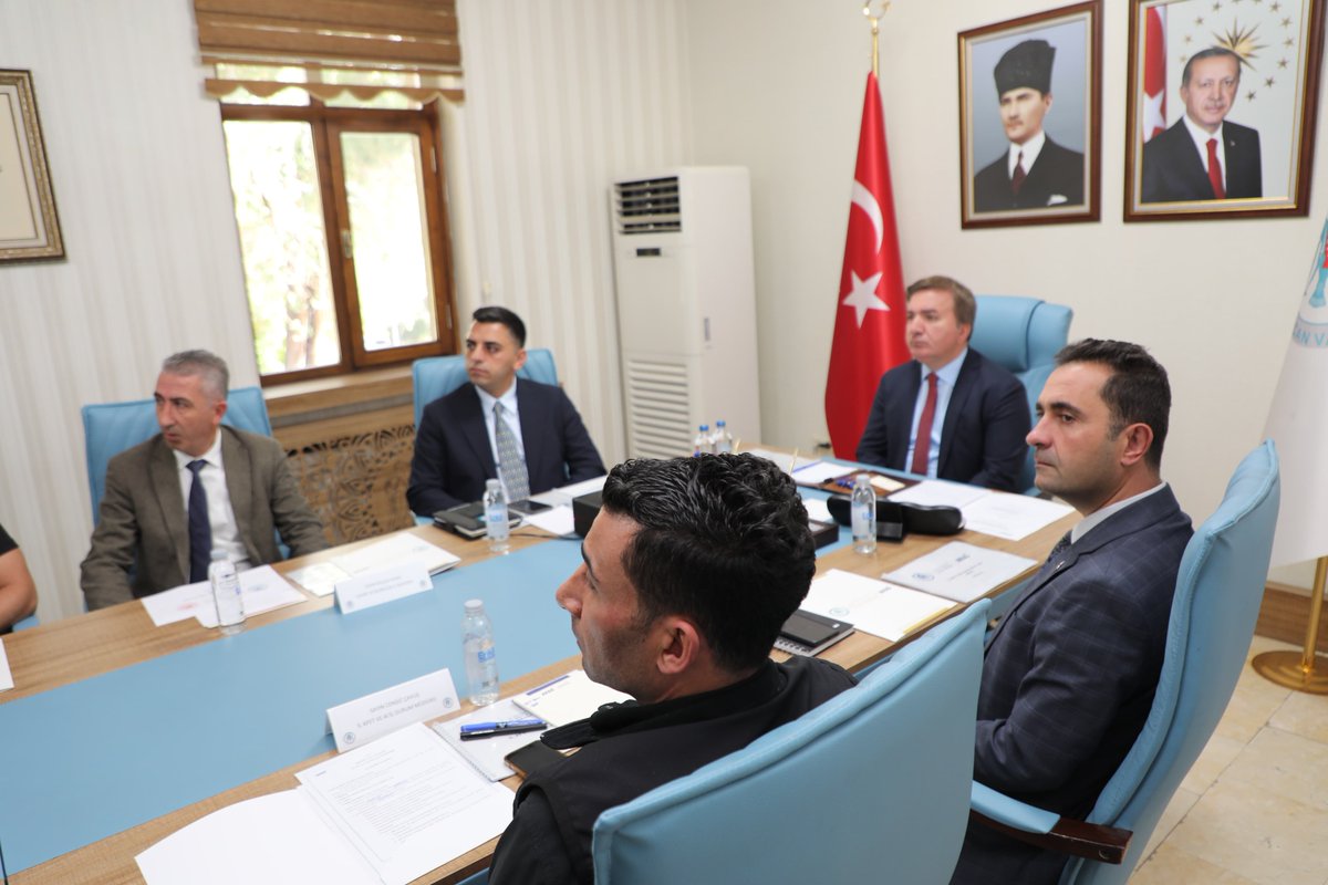 Erzincan Valiliği (@ervalilik) on Twitter photo Valimiz Sn. <a href="/drhamzaydogdu/">Hamza Aydoğdu</a> , İçişleri Bakan Yardımcımız Sn. <a href="/mehmetaktas023/">Mehmet Aktaş</a> Başkanlığında Uluslararası Afet Risklerinin Azaltılması Günü kapsamında 81 İl Valisinin katılımıyla yapılan, İl Afet Risk Azaltma Planı (İRAP) Değerlendirme Konulu Video Konferans toplantısına katıldı. Valimiz Sn. <a href="/drhamzaydogdu/">Hamza Aydoğdu</a> , İçişleri Bakan Yardımcımız Sn. <a href="/mehmetaktas023/">Mehmet Aktaş</a> Başkanlığında Uluslararası Afet Risklerinin Azaltılması Günü kapsamında 81 İl Valisinin katılımıyla yapılan, İl Afet Risk Azaltma Planı (İRAP) Değerlendirme Konulu Video Konferans toplantısına katıldı.