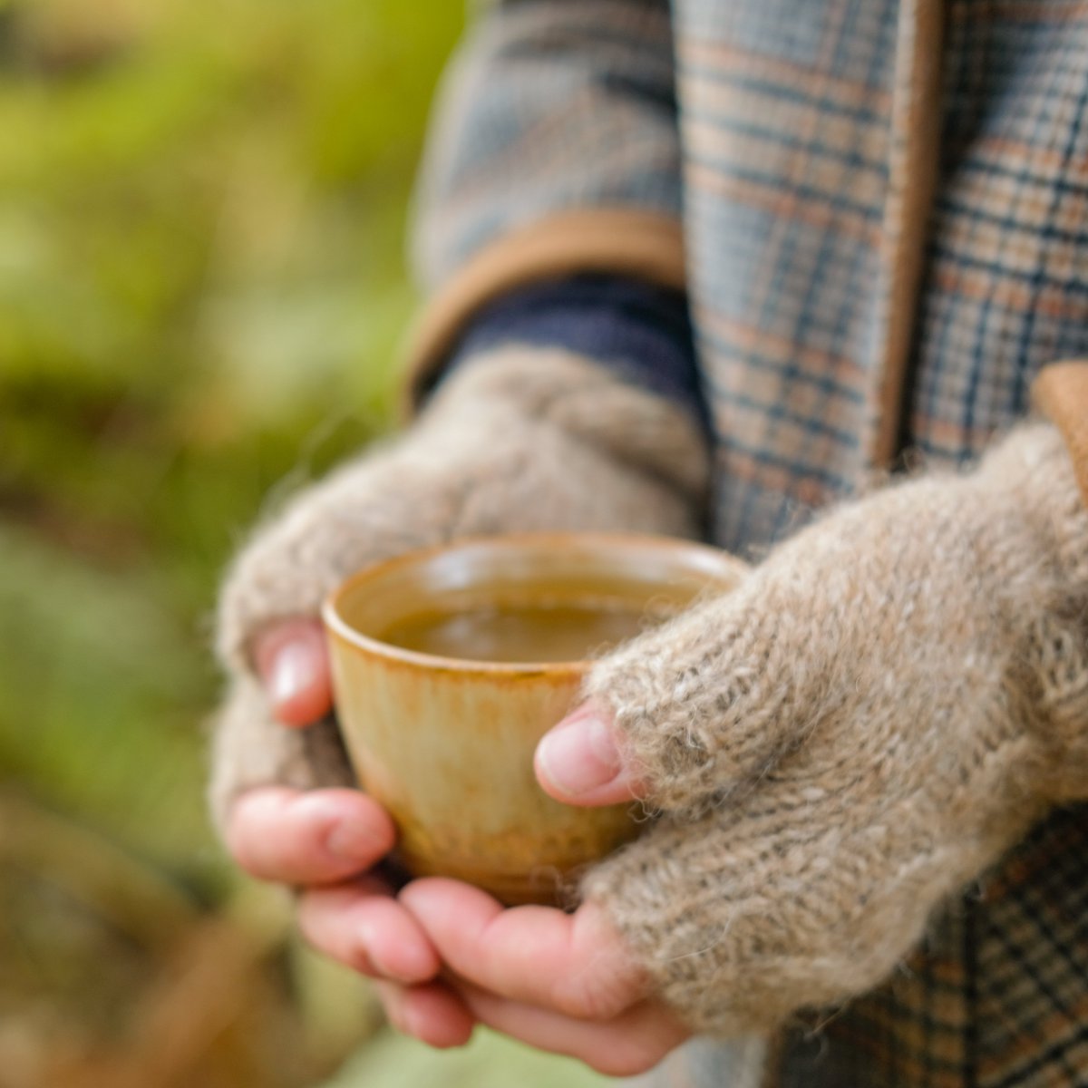 Cosy season is in full swing! Keep warm with our range of knitted accessories made from pure new wool and recycled cashmere, and our range of stunning boots crafted from premium materials.