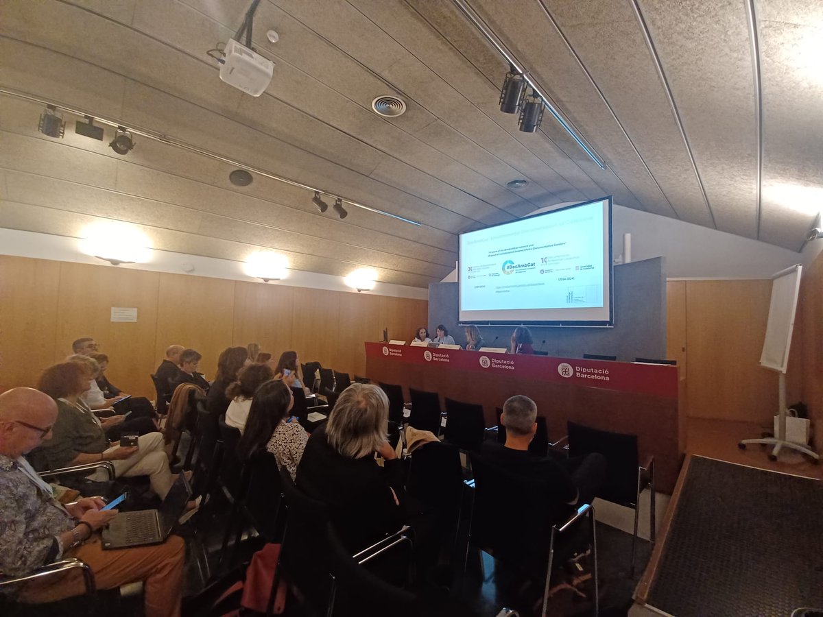 xarxadeparcs's tweet photo. Som al Congrés @IFLA , amb els companys de #RECIDA i #DocAmbCat. Presentem els més de 30 anys de col·laboració entre #centresdedocumentació de @parcscat i @xarxadeparcs, i els més de 20 amb la xarxa RECIDA. Sempre orientats a la defensa de la sostenibilitat i el medi ambient #ilc2024