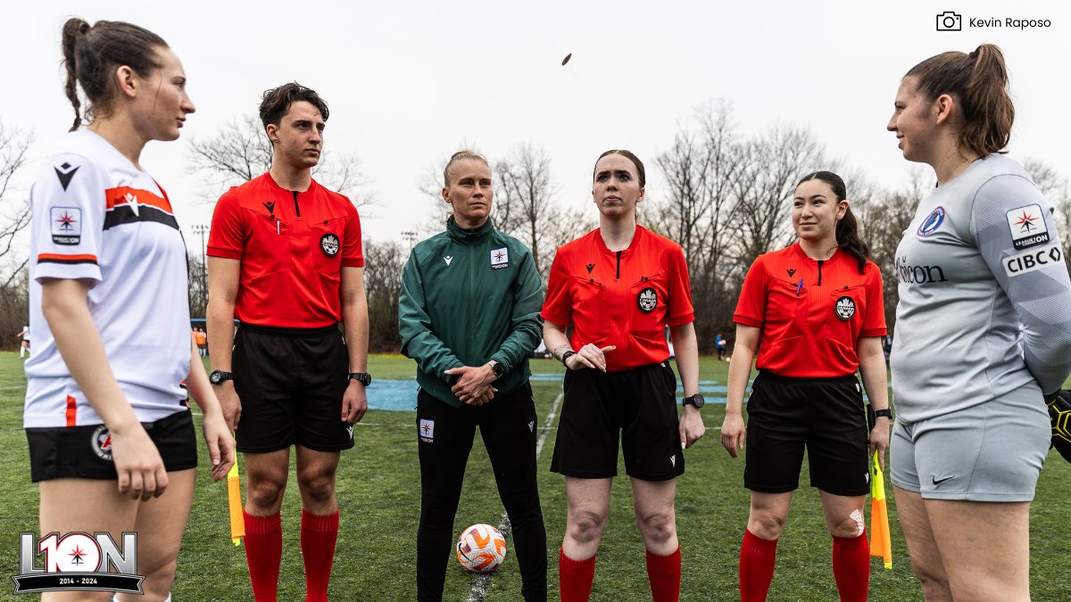 League1ON's tweet image. 🗣️ "Learn at every opportunity.”

We asked some of our #MatchOfficials about their 2024 highlights, advice, motivations, and what they would like to see more of in the global game.

Visit their 𝗪𝗮𝗹𝗹 𝗼𝗳 𝗤𝘂𝗼𝘁𝗲𝘀 👉 l1o.ca/moqts24

#L1ONSteppingUp #Referees