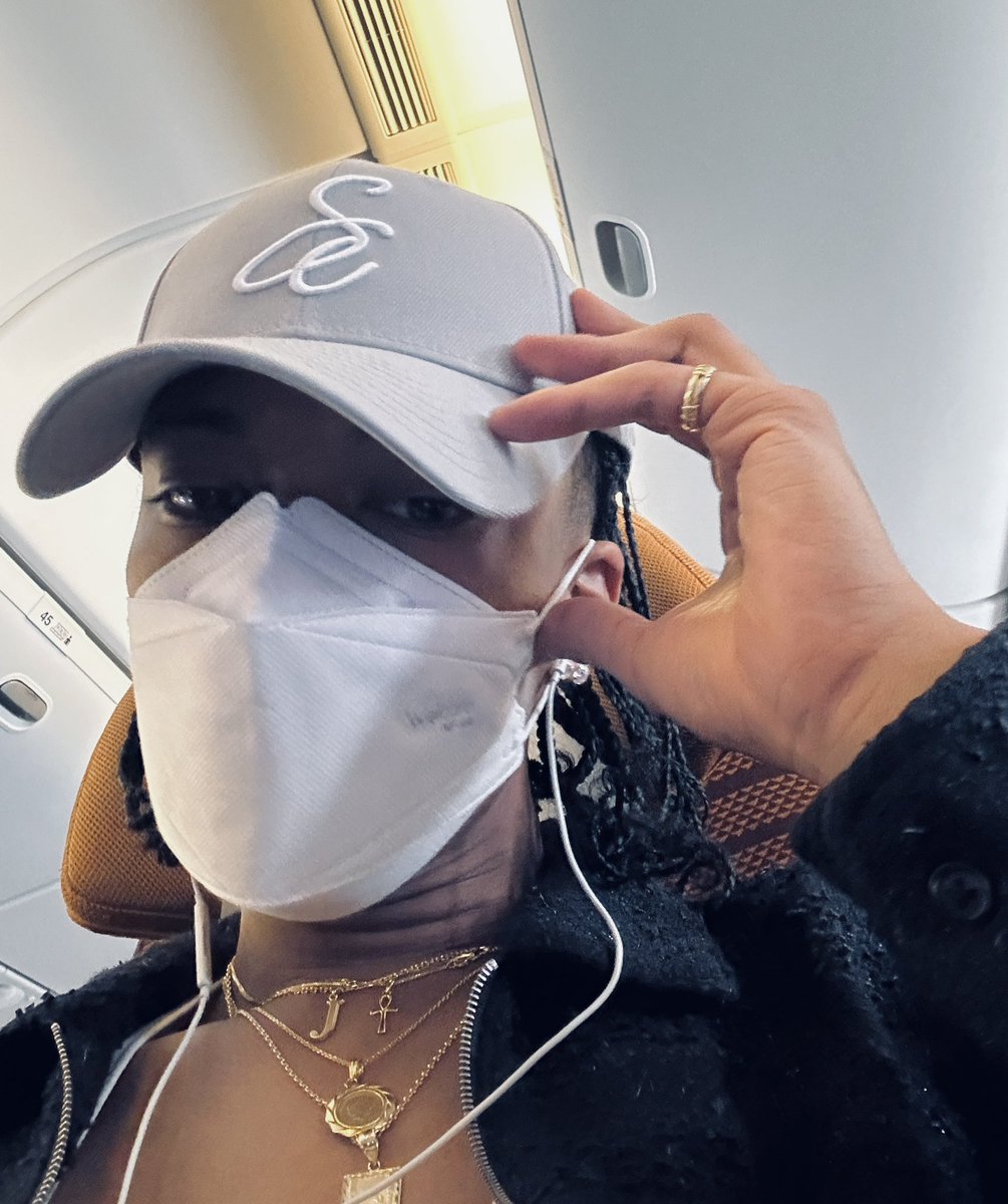 psyfe_member's tweet photo. Im arrived y’all Bangkok✌🏾

#JIMMY
#PSYCHICFEVER
#HEATinBKK https://t.co/u6kHUNBi31