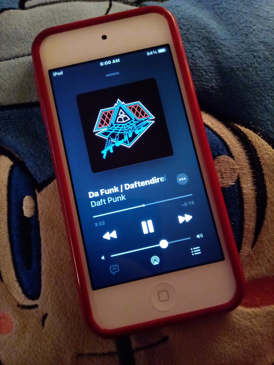Godlike_Virus's tweet image. Late night/early morning @DaftPunk brings much listening comfort.
🤖
While the iPod plays, resting atop a Mega Man pillow. Appropriate.
🤖
#RobotRock @TheMMNetwork