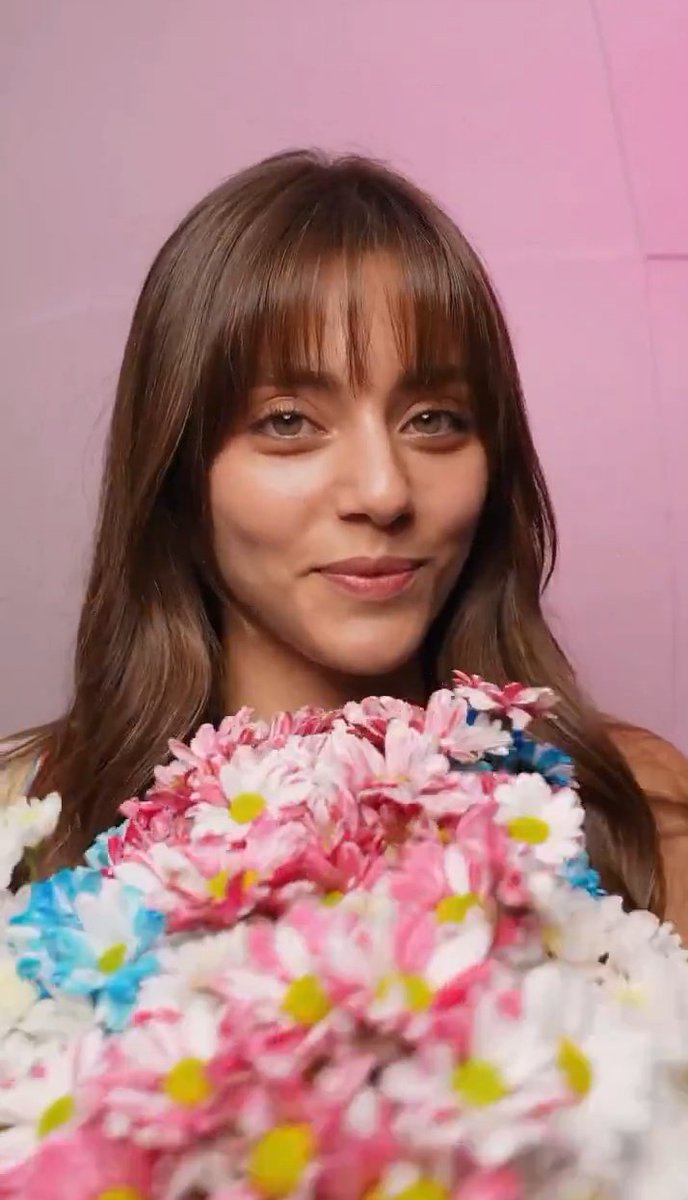 karakter ve dürüstlük harika kapılar açar 

HEDEF: 500 MENTION
30 RETWEET

#SılaTürkoğlu SılaTürkoğlu