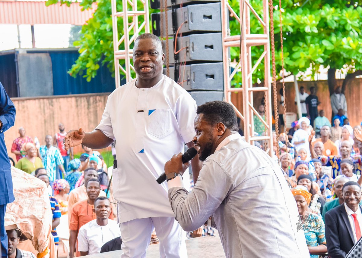 prophethezekiah's tweet image. Yesterday was filled with God’s power at # the #October edition of #AutomaticAnswer in #Lagos. God’s message was clear: we must grow into a better life 🌱. We are not saved to share in the world’s bitterness.