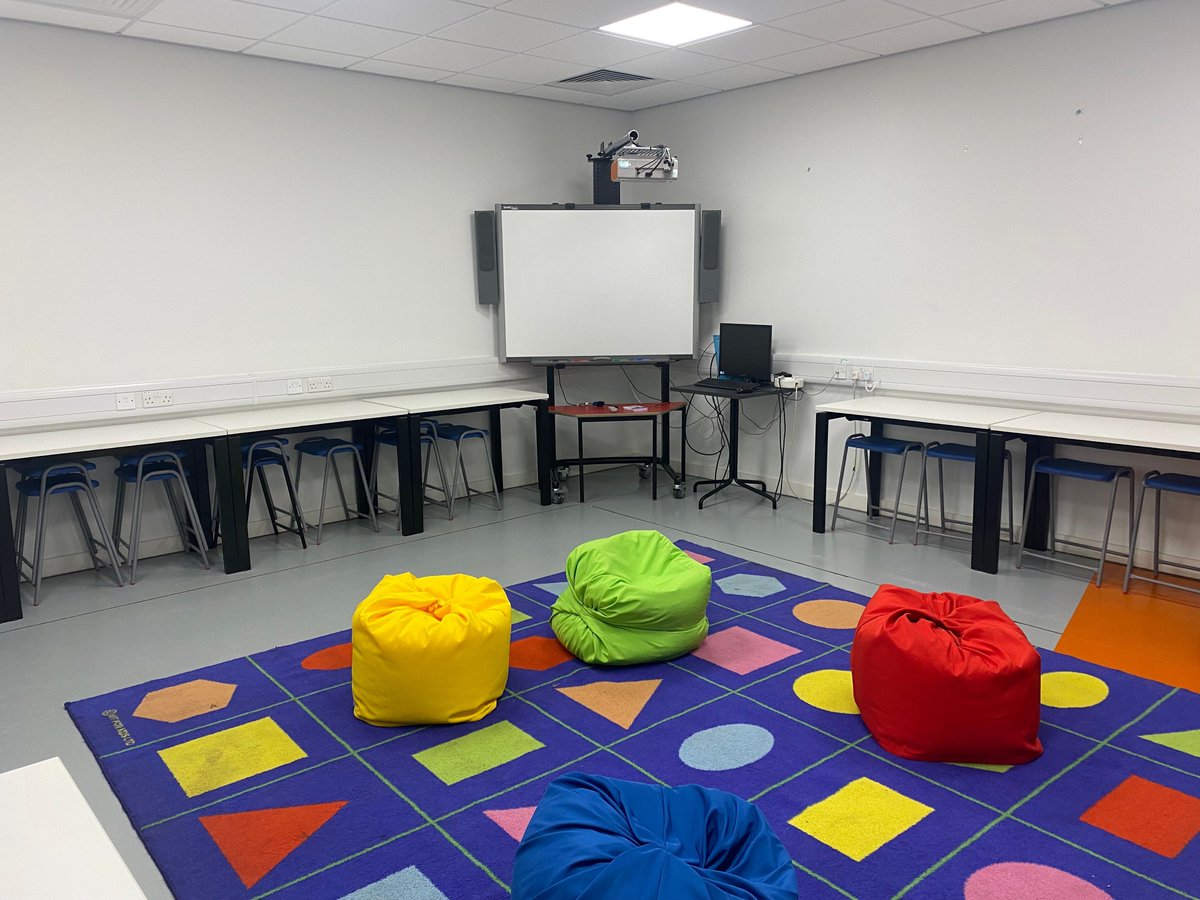 EAProductionsUK's tweet photo. Great chat with the amazing people at @Xplore about The School of Planet Powers for Extraordinary Children! #planetpowers #extraordinarychildren https://t.co/vtzy4KNhhQ