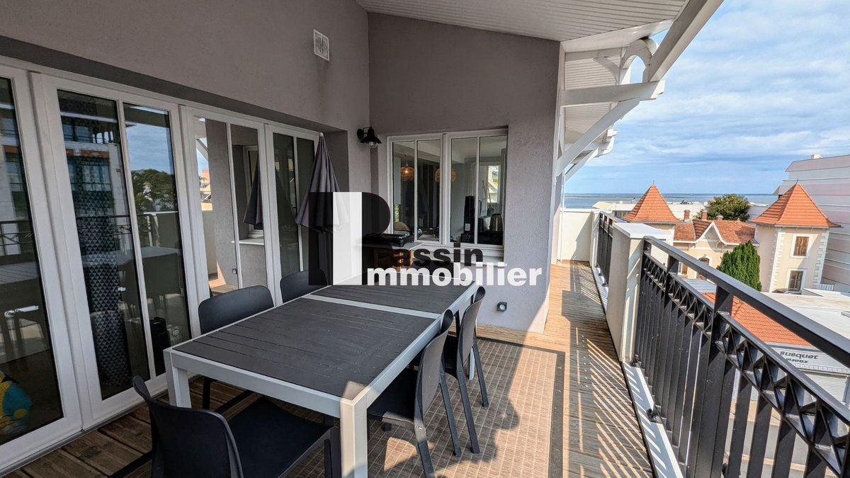 BassinImmo's tweet photo. L'Agence Bassin Immobilier Arcachon a le plaisir de vous présenter à la vente un appartement T2 Cabine d'exception, véritable bijou de 55 m², situé dans l'un des emplacements les plus prisés d'Arcachon > https://t.co/UAJHPoATN8 #immobilierdeprestige #immobilier #arcachon #luxe https://t.co/UtBxkO6Gkb