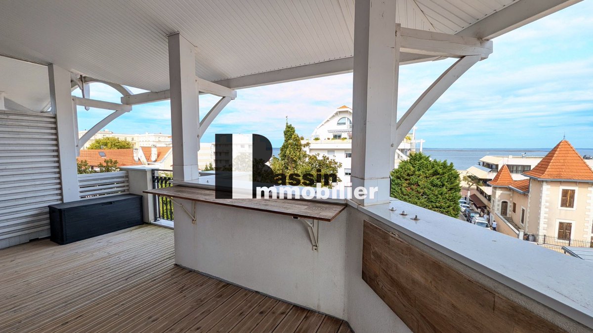 BassinImmo's tweet photo. L'Agence Bassin Immobilier Arcachon a le plaisir de vous présenter à la vente un appartement T2 Cabine d'exception, véritable bijou de 55 m², situé dans l'un des emplacements les plus prisés d'Arcachon > https://t.co/UAJHPoATN8 #immobilierdeprestige #immobilier #arcachon #luxe https://t.co/UtBxkO6Gkb