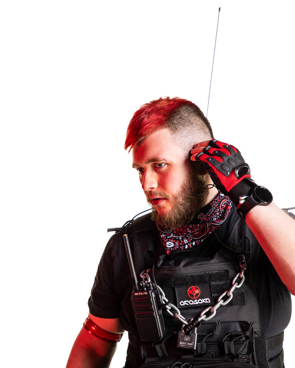 Took waaaay too long for me to post this. Taken by the wonderful <a href="/PatonYatesPhoto/">Paton Yates Photography</a> during BearBash '24. Giving Cyberpunk Merc!