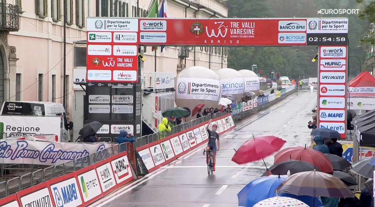 KERBOOOOOOOM 💥

<a href="/CedrineKerbaol/">Cedrine Kerbaol</a> takes yet another classy victory in horrible conditions at #TreValliVaresine 🇮🇹