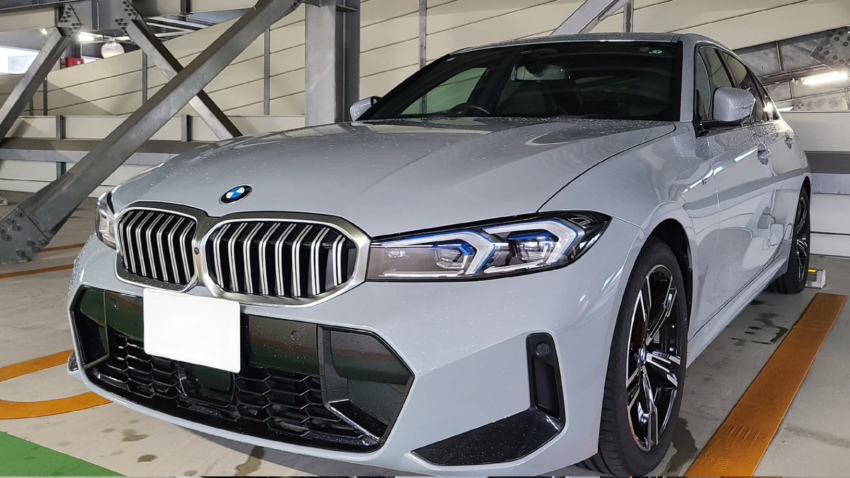 tmobi_3's tweet photo. BMW 320i Touring 購入から早3年…
ということで、車検です😀

お借りした代車は320dです。
ディーゼルですが、排ガス臭くないのがすごい✨
あと、トランスミッションの繋がりはとても良かったです🎵

トグル式のギアセレクターは…最後まで慣れませんでした😅

#BMW
#320d
#320i
#車検
#G21
#G20 https://t.co/Rm6I3vZOJX