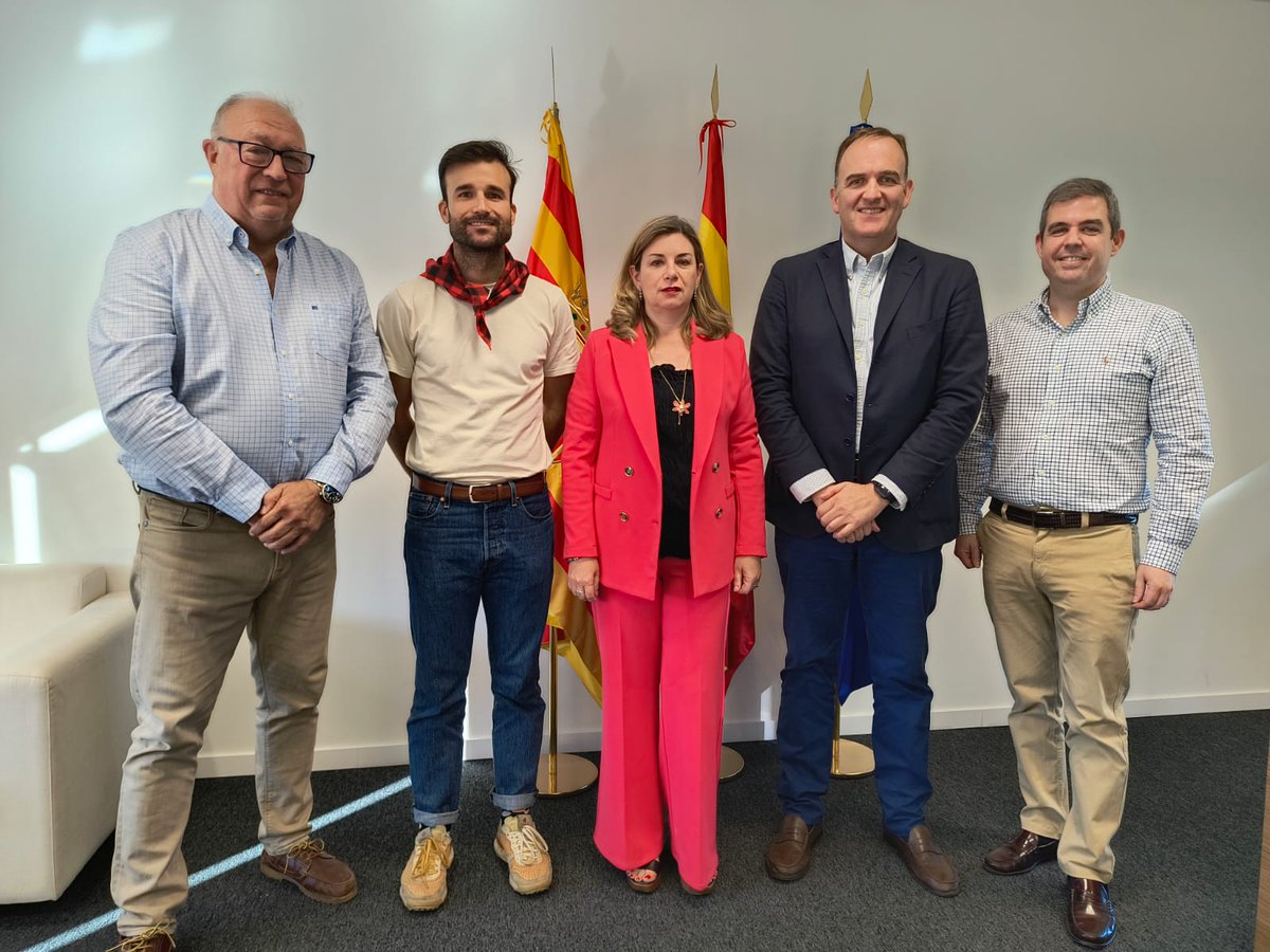 TECNARA - Clúster TIC de Aragón (@tecnara) on Twitter photo Reunión de trabajo esta mañana con la Consejera de Empleo, Ciencia y Universidades de <a href="/GobAragon/">Gobierno de Aragón</a>
Gobierno de Aragón, <a href="/ClaudiaPerezZGZ/">Claudia Pérez Forniés</a> . Temas importantes sobre proyectos y colaboración en materia de #Empleo, #Formación #Talento #Universidades <a href="/Inaempleo/">Inaem</a> Reunión de trabajo esta mañana con la Consejera de Empleo, Ciencia y Universidades de <a href="/GobAragon/">Gobierno de Aragón</a>
Gobierno de Aragón, <a href="/ClaudiaPerezZGZ/">Claudia Pérez Forniés</a> . Temas importantes sobre proyectos y colaboración en materia de #Empleo, #Formación #Talento #Universidades <a href="/Inaempleo/">Inaem</a>