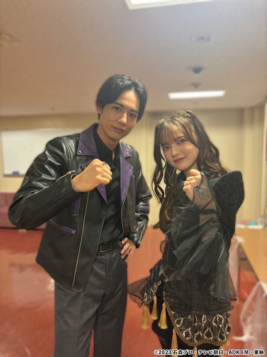 一生目が合わないスパラケ🔧

最後にやっと目が合いました👀

ガッチャー！！！

＠Kamenrider_FS 
<a href="/y_fujibayashi/">藤林泰也</a> 

#仮面ライダーガッチャード