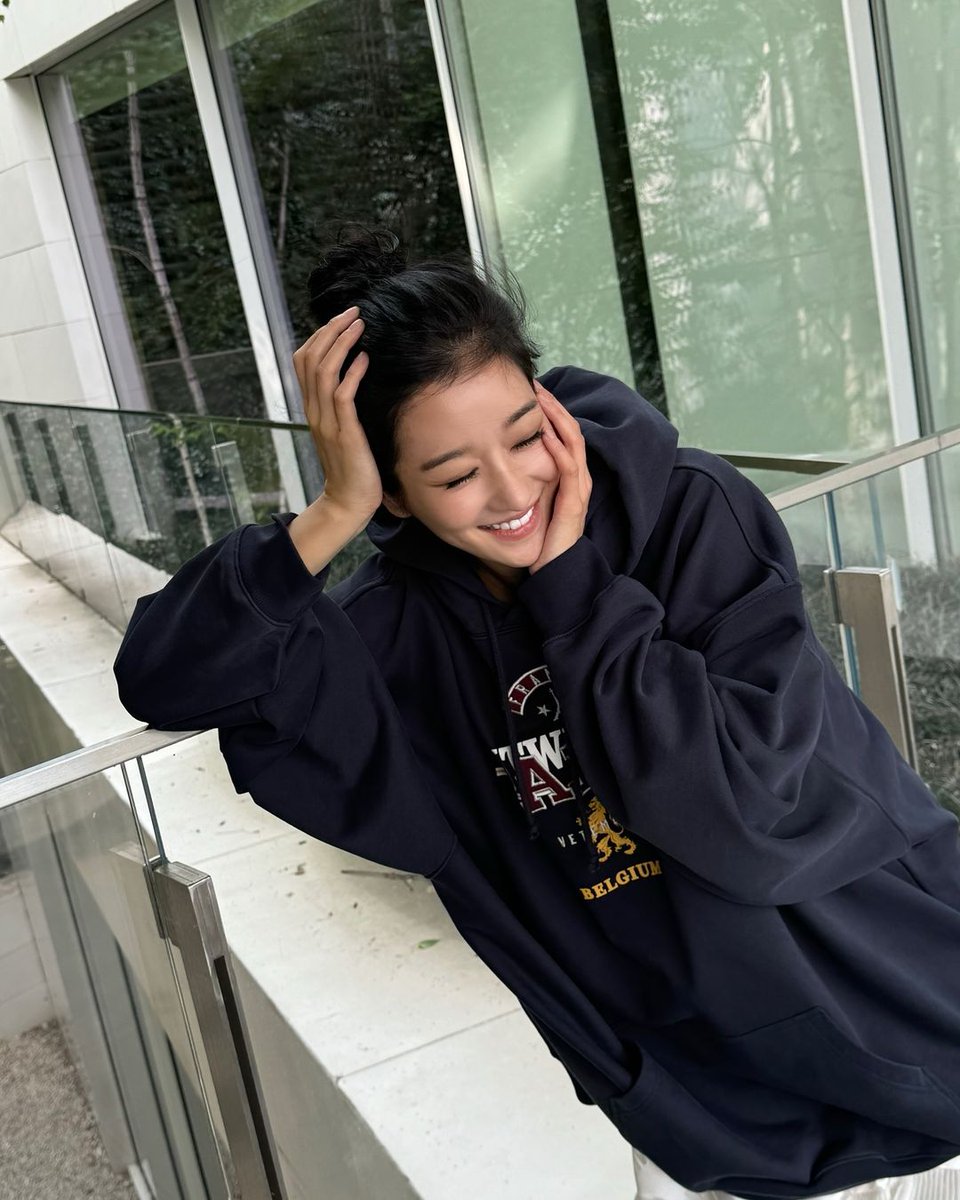 SeoYeaJiPH's tweet photo. [@yeyeji_seo IG update 100824]

"이모저모"

#서예지 #徐睿知 #ソイェジ #ซอเยจี #SeoYeJi #SeoYeaJi https://t.co/7BoflORbls