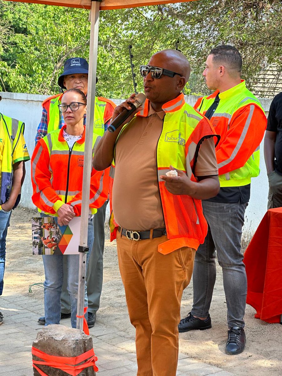 CrumRegionB's tweet photo. The ribbon cutting ceremony for the completion of the second phase of the Bond Stream Klein Juskei Bulk Stormwater project in Ferndale, Ward 102 & 104 underway. @MyJRA @CityofJoburgZA @CRUM_CoJ #ProjectRestore #WeServeJoburg https://t.co/SXnYkVGg3B