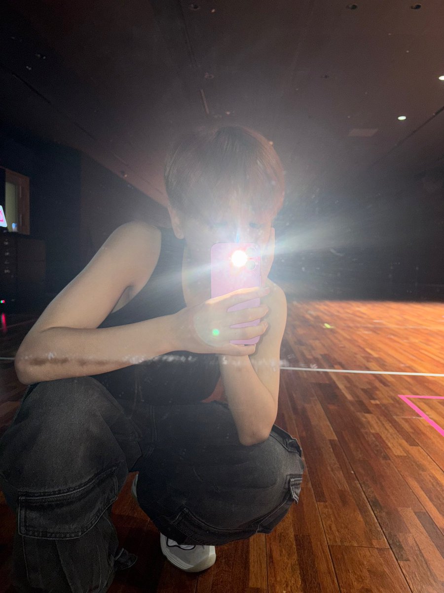 re_ryu__'s tweet photo. 아씨 아이폰의 귀환 https://t.co/l3Jl37vsXL