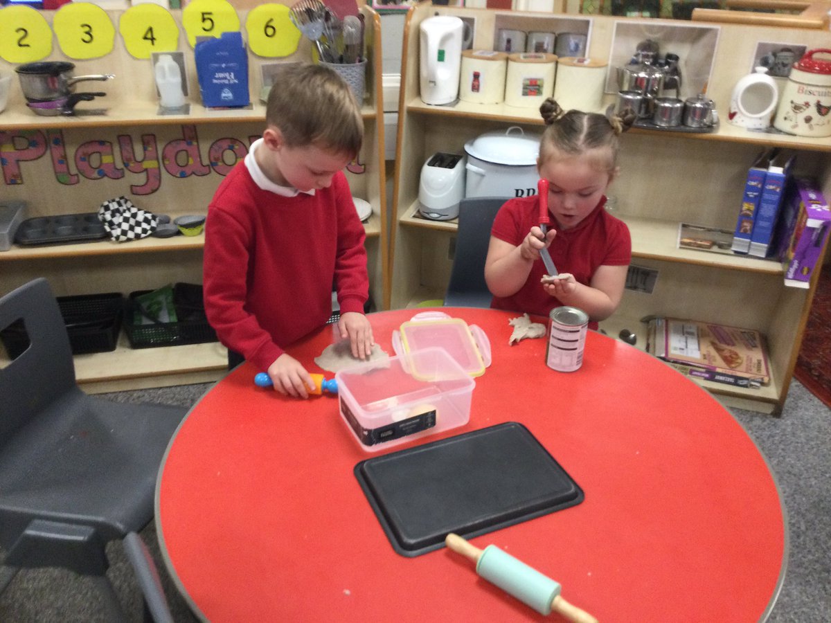 WMPrimaryF2's tweet photo. Fun in the home corner. #Cooking #Shopping https://t.co/CAHP7oOCvo