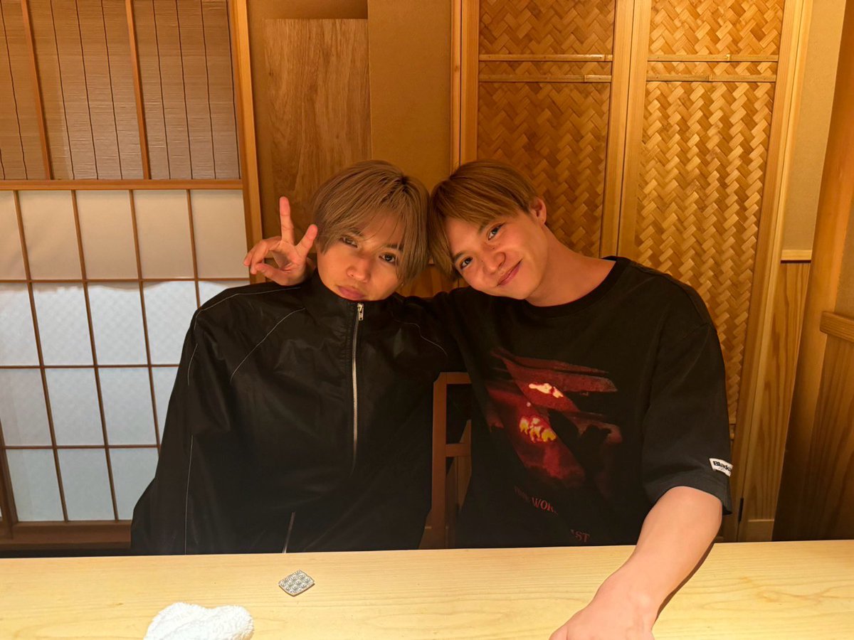 taiki__official's tweet photo. 可愛い可愛いゆせちゃんが
お互いのドラマお疲れ様でした会を
やろうって
お寿司に誘ってくれましたん🍣

優しいね、ほんと✨

俺たち1月期も7月期も
お互いに頑張ったね😭

最高の仲間でメンバーで戦友だ！
これからも高め合っていこう🔥love. https://t.co/zWsJcLabWW