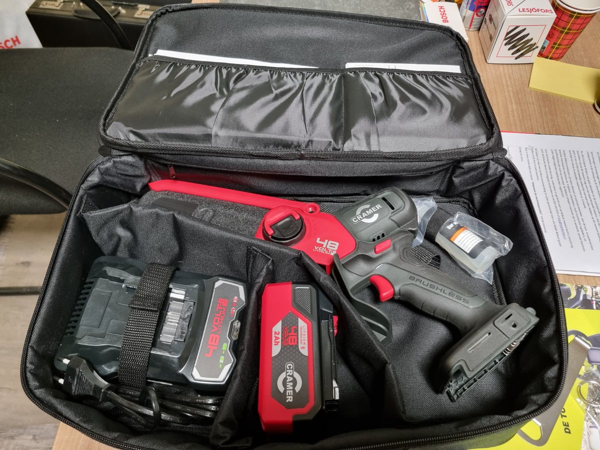 Groenesteintsnl's tweet photo. De Cramer 48MCS is een 48V accu mini kettingzaag / handsnoeizaag op accu ontworpen voor gebruik in de tuin.
Cramer 48 Volt - Elektrisch tuingereedschap - Groenestein Techno-service (https://t.co/WzGTEbxTIN)
#Cramer #Cramertools #Nederhorstdenberg #Kettingzaag https://t.co/XEx0yyKZVj