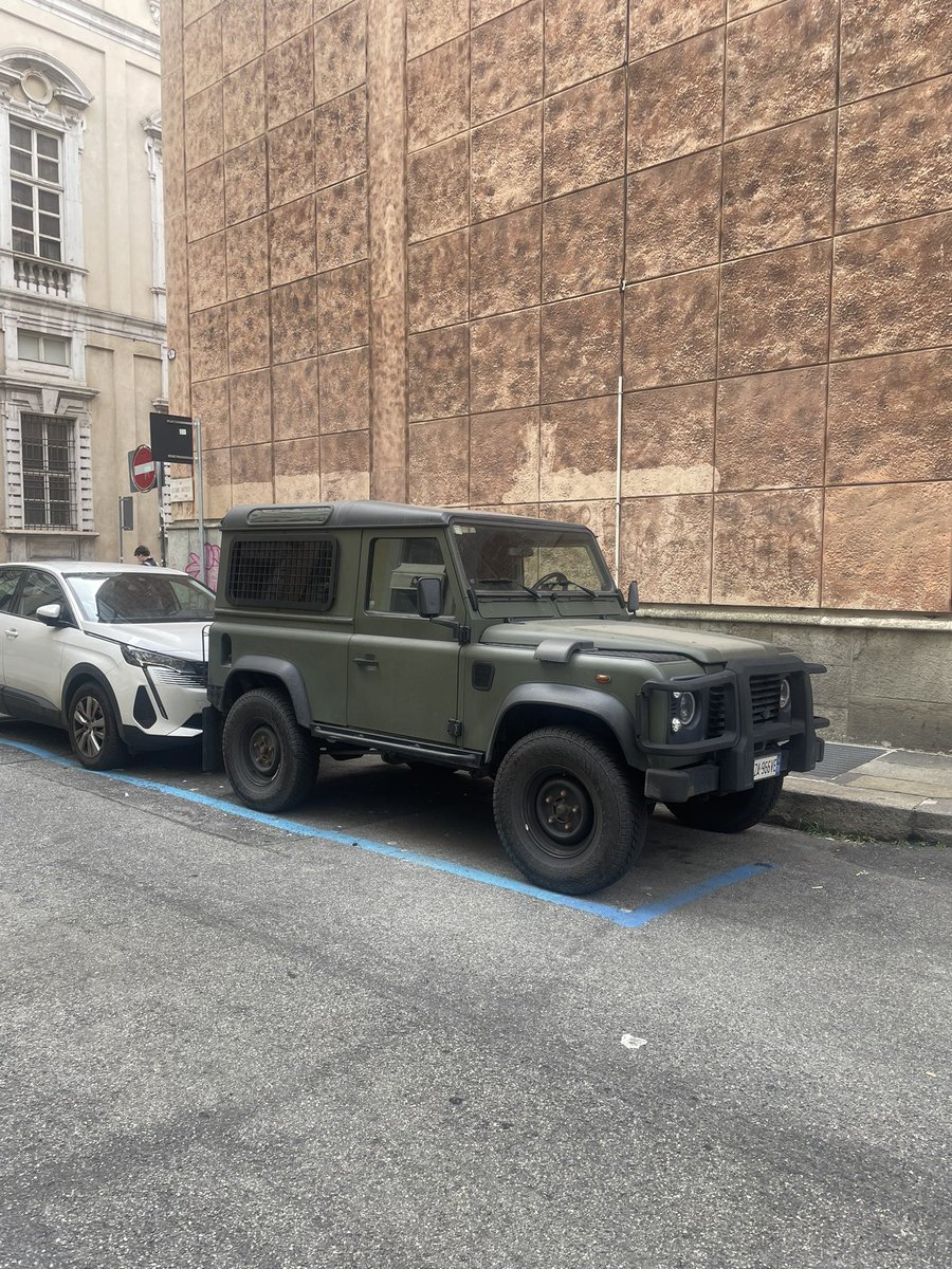 ooccit's tweet photo. #defender #green #oocit https://t.co/70dBTMmNjl