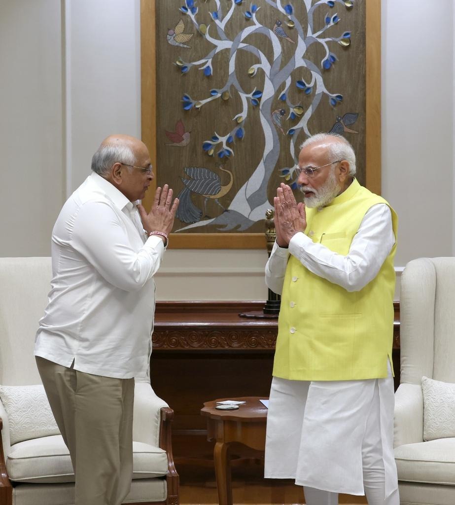 AlokWaghmale's tweet image. આજે  મુખ્યમંત્રી શ્રી @Bhupendrapbjp એ નવી દિલ્હી ખાતે માનનીય પ્રધાનમંત્રી શ્રી @narendramodi જી સાથે મુલાકાત કરી રાજ્યના સર્વાંગીણ વિકાસના વિષયો પર ચર્ચા કરી.