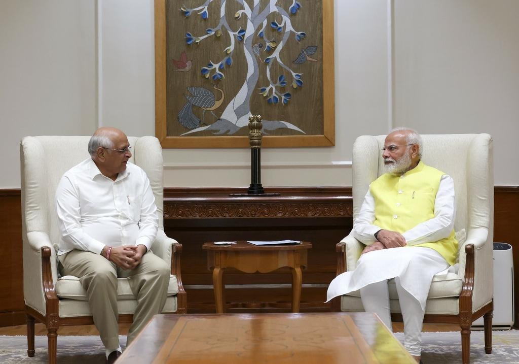 AlokWaghmale's tweet image. આજે  મુખ્યમંત્રી શ્રી @Bhupendrapbjp એ નવી દિલ્હી ખાતે માનનીય પ્રધાનમંત્રી શ્રી @narendramodi જી સાથે મુલાકાત કરી રાજ્યના સર્વાંગીણ વિકાસના વિષયો પર ચર્ચા કરી.