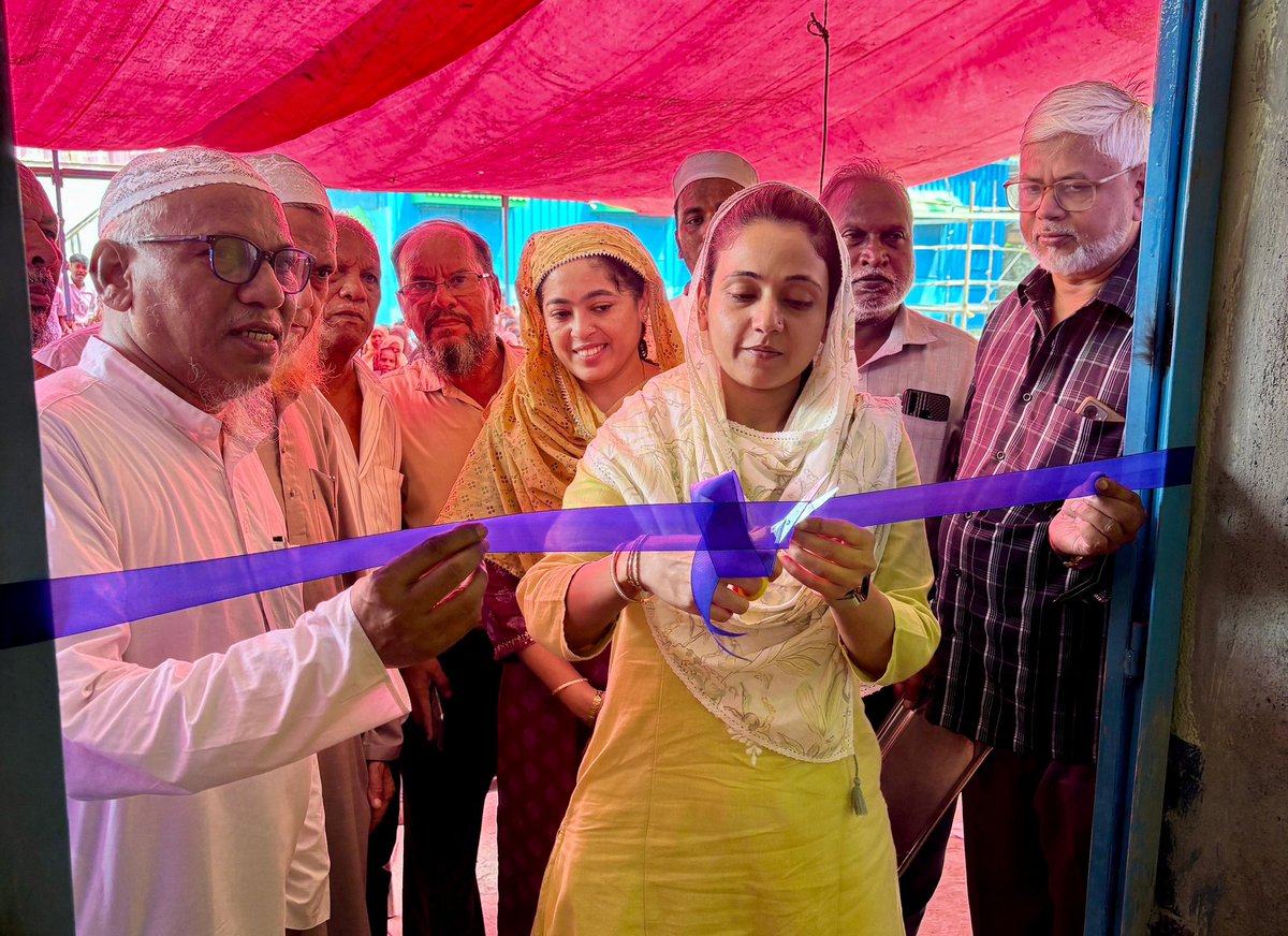 sanamalikshaikh's tweet image. Today, we inaugurated new computer lab at Trombay Public High School, Cheeta Camp! This is not just a space filled with computers, it&apos;s a launchpad for students to explore technology and develop essential IT skills for their future. (1/3)

#ComputerLab #CheetaCamp #NawabMalik…