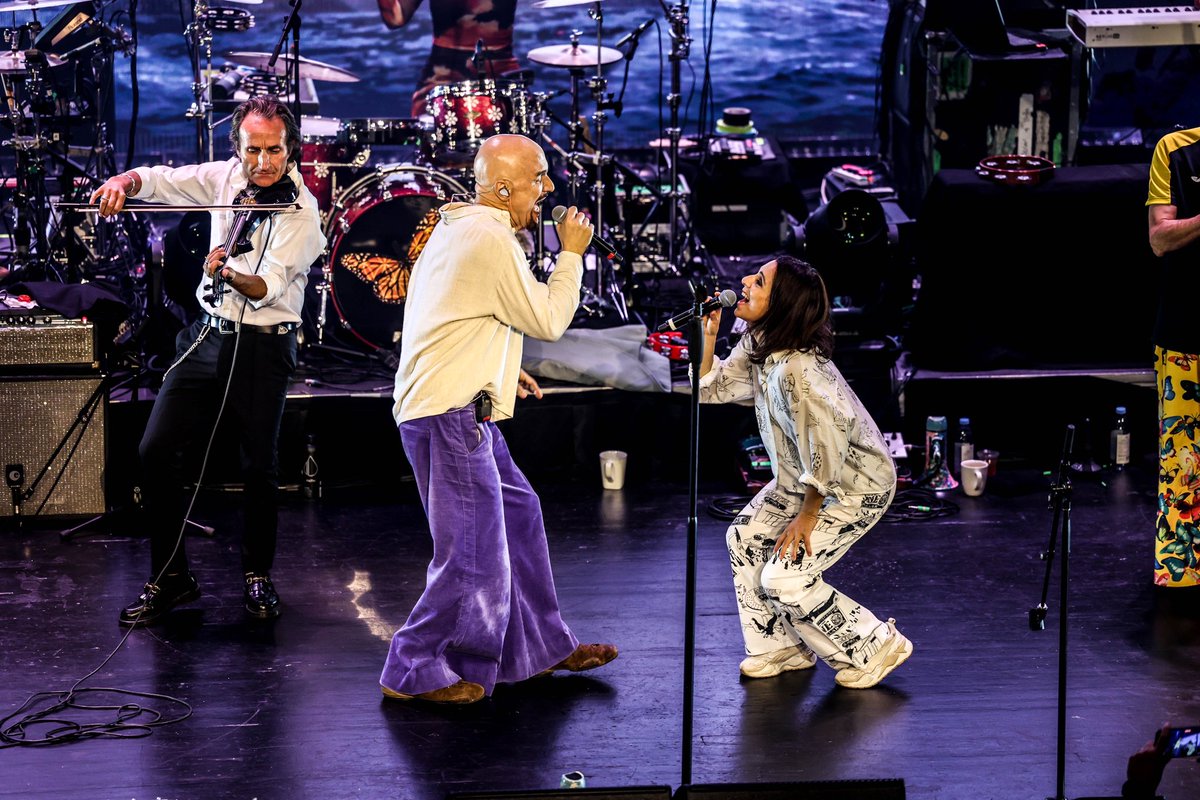 It has been overwhelmingly wonderful performing back in the US and Canada. From Denver to Washington—thank you to everyone who’s joined us! 

Let’s keep this magic bus rolling - Brooklyn, see you tonight 😎 

🎟️ james.lnk.to/USCATOURSR