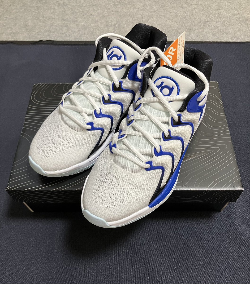 BB5Shin's tweet photo. 実は先日の"セール"で「Nike KD17 EP」を購入していました😁
個人的に苦手な"エアストロベル"を搭載していた最近の"KDシリーズ"は見送っていたのですが、今回は"クッション構造"に変化があるらしく、しかもすでに着用された方々の"評判"も上々ということで購入しました😆
#Nike
#KD17EP
#バッシュ購入 https://t.co/tDoxYUKS7s