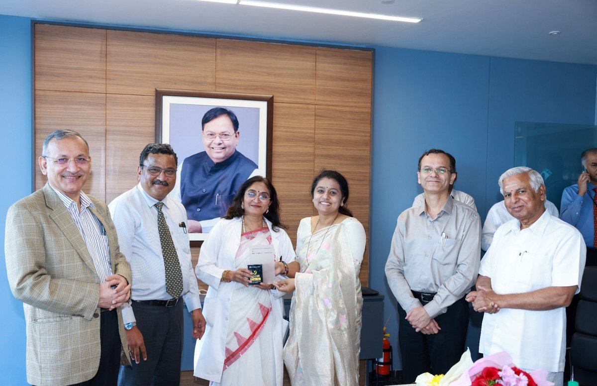 jeereeya's tweet photo. 🎉 Exciting News! 🎉
The Department of Obstetrics &amp; Gynecology at Bharati Hospital, Pune, has won the Hospital of the Year award in West India at the ET Healthcare Awards 2024 https://t.co/A9w56GevRF