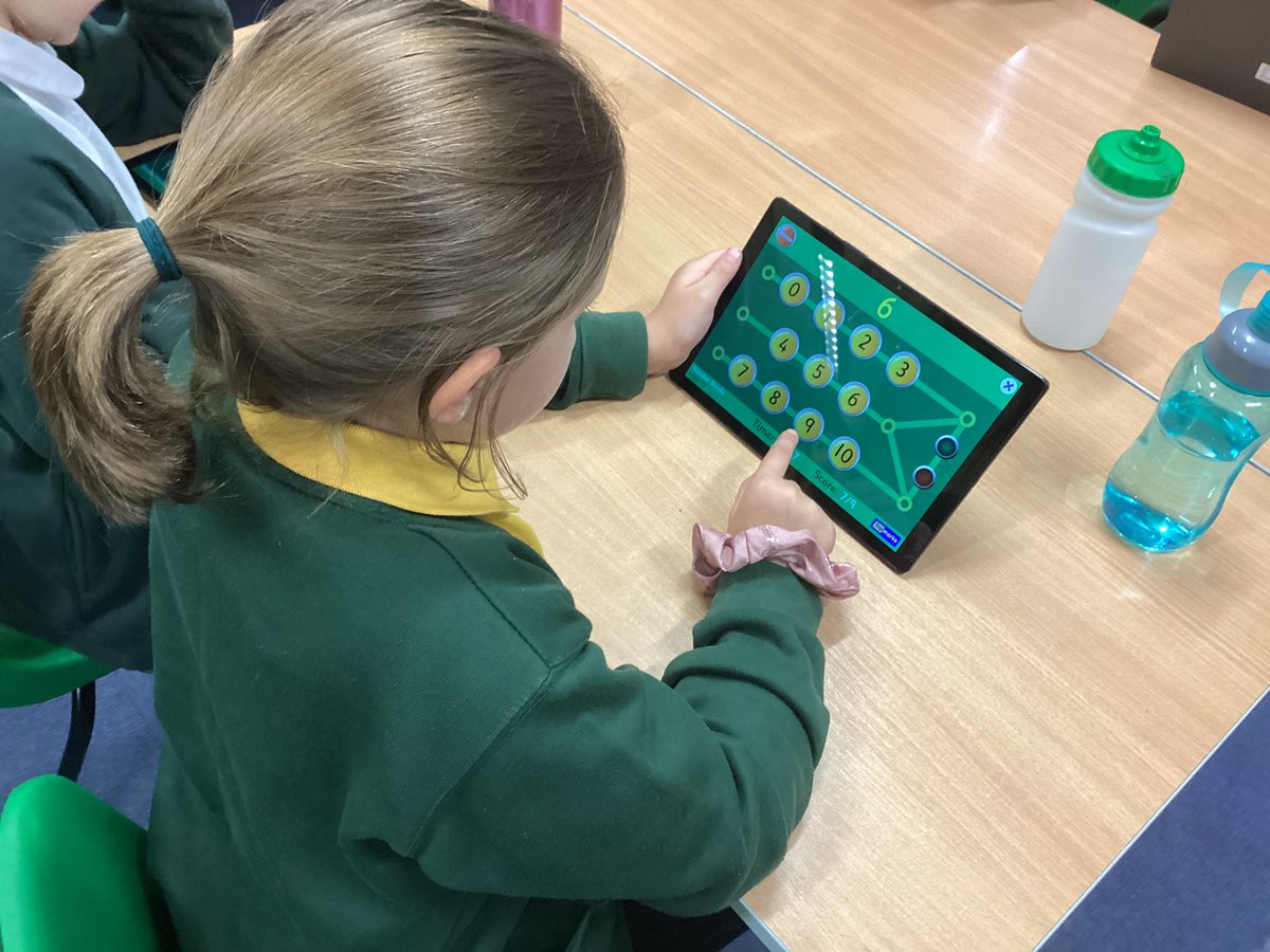 Year3Markeaton's tweet image. 💪 We are learning to cross ten when we add and subtract so naturally, we need to brush-up on our number bonds to ten. Hit the Button is great for that! #MPSMaths #MPSComputing