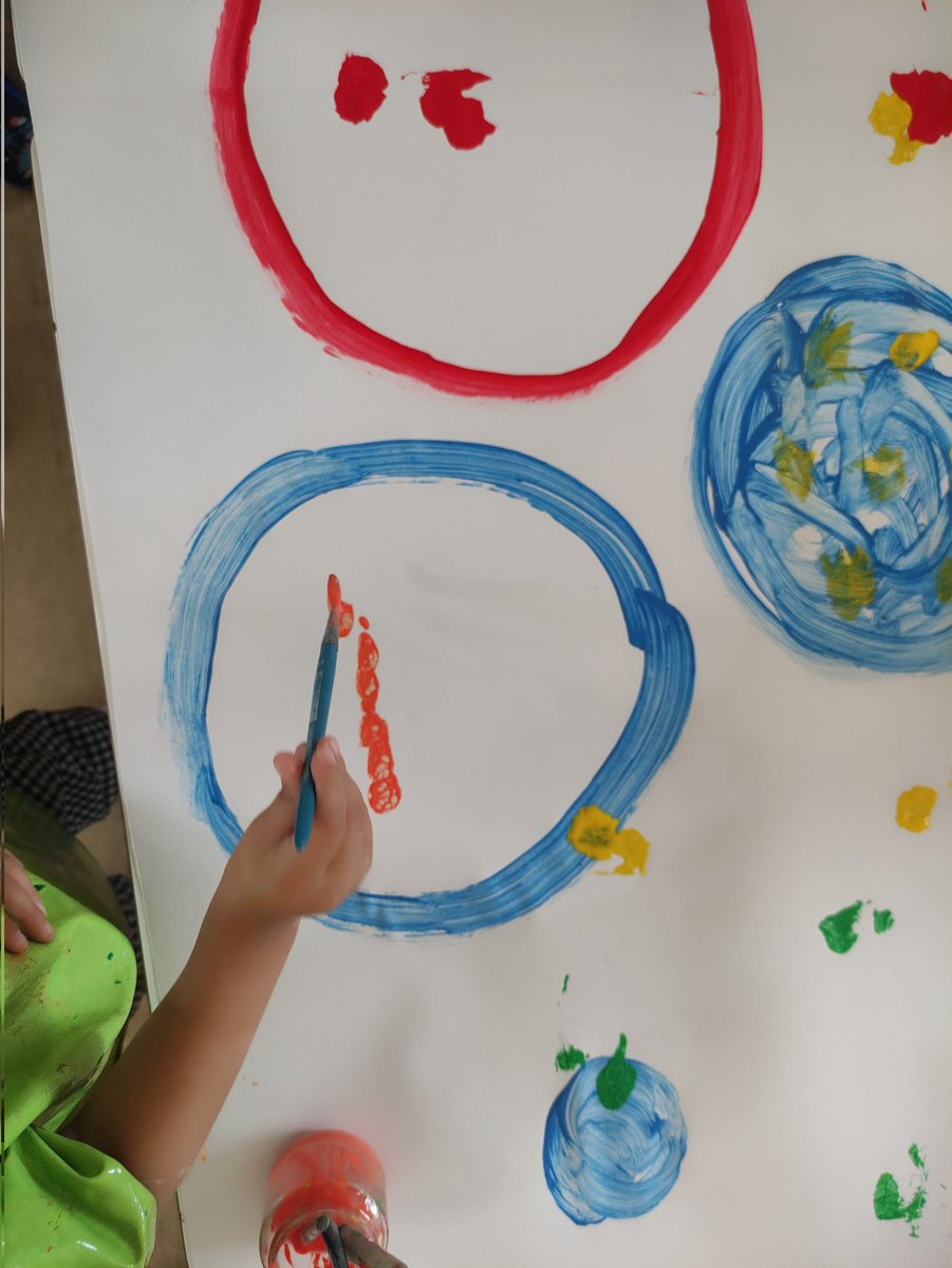 stoooono's tweet photo. Participation d'une classe maternelle de St Florent / Cher à l'atelier WaaHoo d'Hervé Tullet et @Bayard_Jeunesse . Des consignes par gestes et onomatopées en visio pour près de 400 classes dans le monde 🤩 https://t.co/gLQnqokDmo