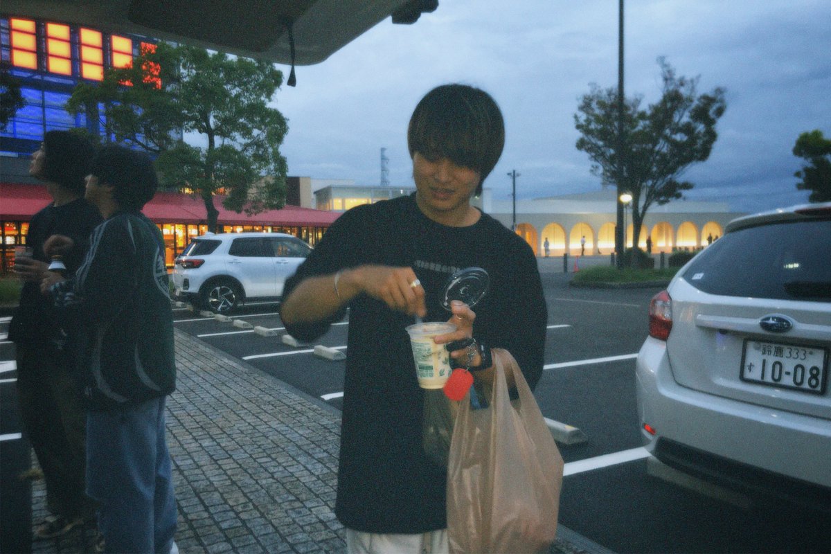 shift_control's tweet photo. 【 #これが本当のラストトリップ  】

シフコン一同、活休前最後の
福岡・大阪へ向かってます🚐💨

10/9（水）福岡graf
10/10（木）北堀江 vijon

にて滑り込み予約お待ちしております！
🔗https://t.co/AHGdS2rNCy https://t.co/bdU6igTzU7