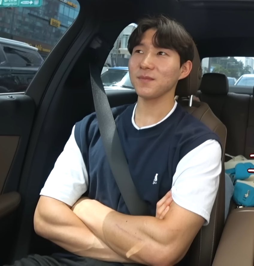 나는 사실 박성한 사복을 정말 좋아함.........