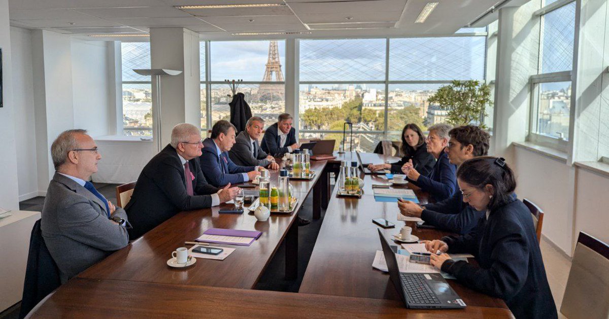 Merci à <a href="/gdarrieussecq/">Geneviève Darrieussecq</a> - Ministre de la Santé et de l'Accès aux soins - pour nos échanges ce matin, en amont des discussions budgétaires.

Nous avons pu faire des propositions pour trouver un équilibre budgétaire. Il nous faudra, collectivement, consentir à des efforts !