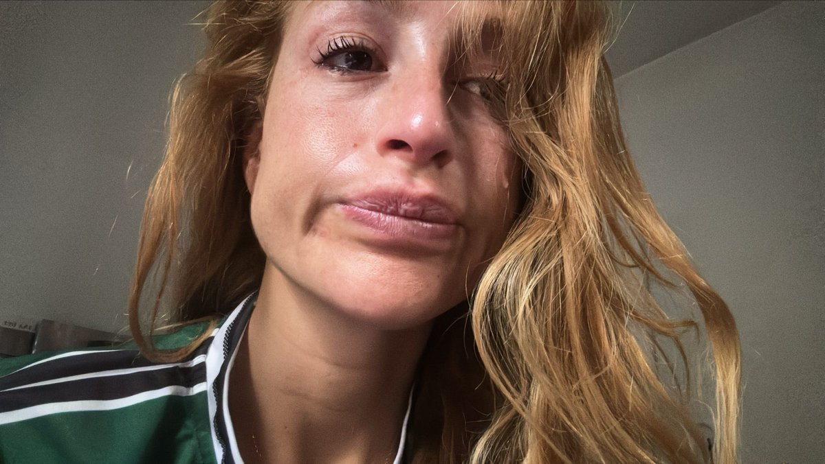 Belen__Aguilera's tweet photo. si mi yo de 8 años supiera esto estaría probablemente como yo ahora😭😭😭😭😭 qué fuerte nominada a un ema diosito me da algo…. nunca te pedí nada pero si me votases me harías muy feliz👉🏼👈🏼 https://t.co/I8U9h0ywKo https://t.co/SFoxKrLKlJ