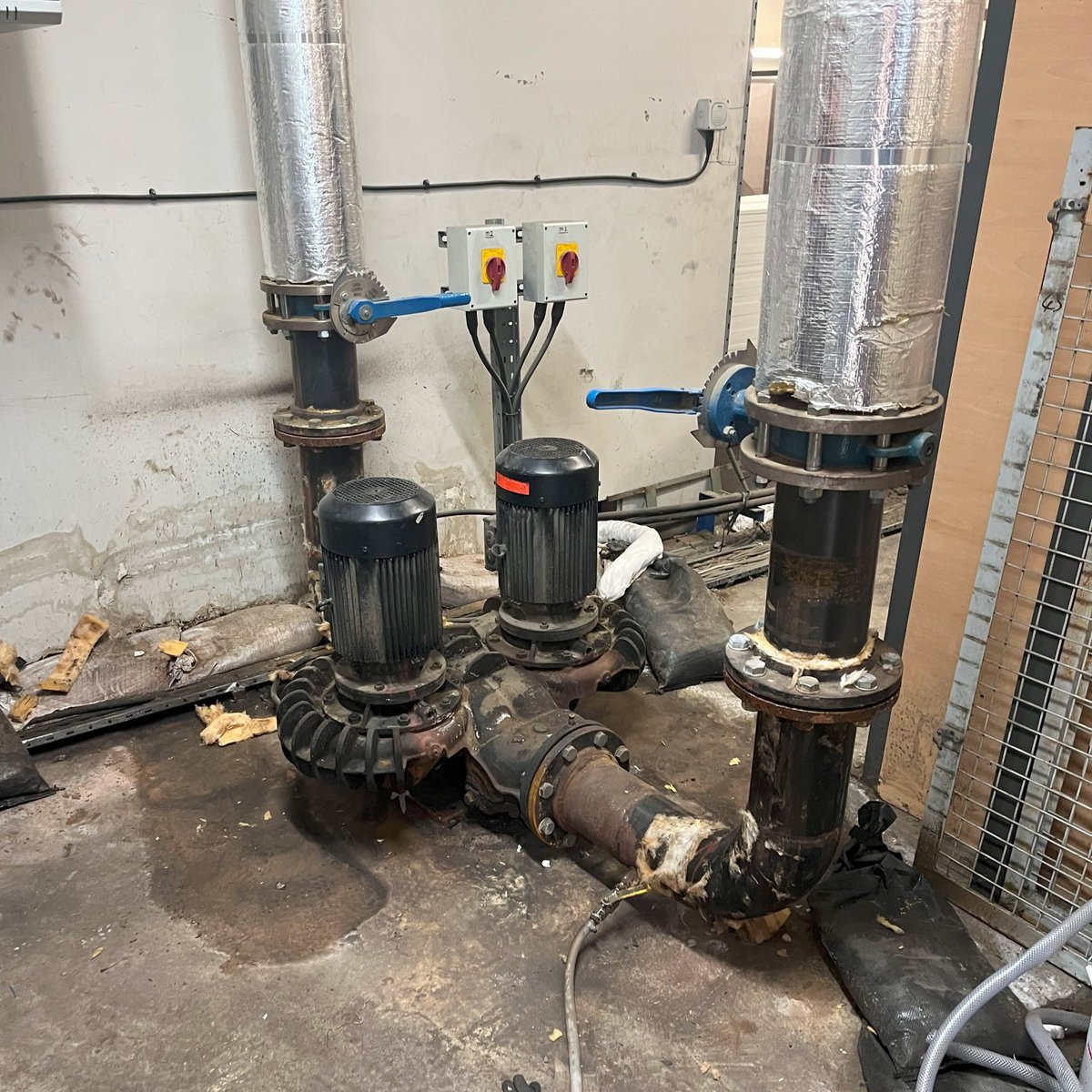 Flowmechltd's tweet image. There&apos;s nothing more satisfying than a fresh new look! A recent twin head circulator installation and another happy customer #TuesdayMotivaton
