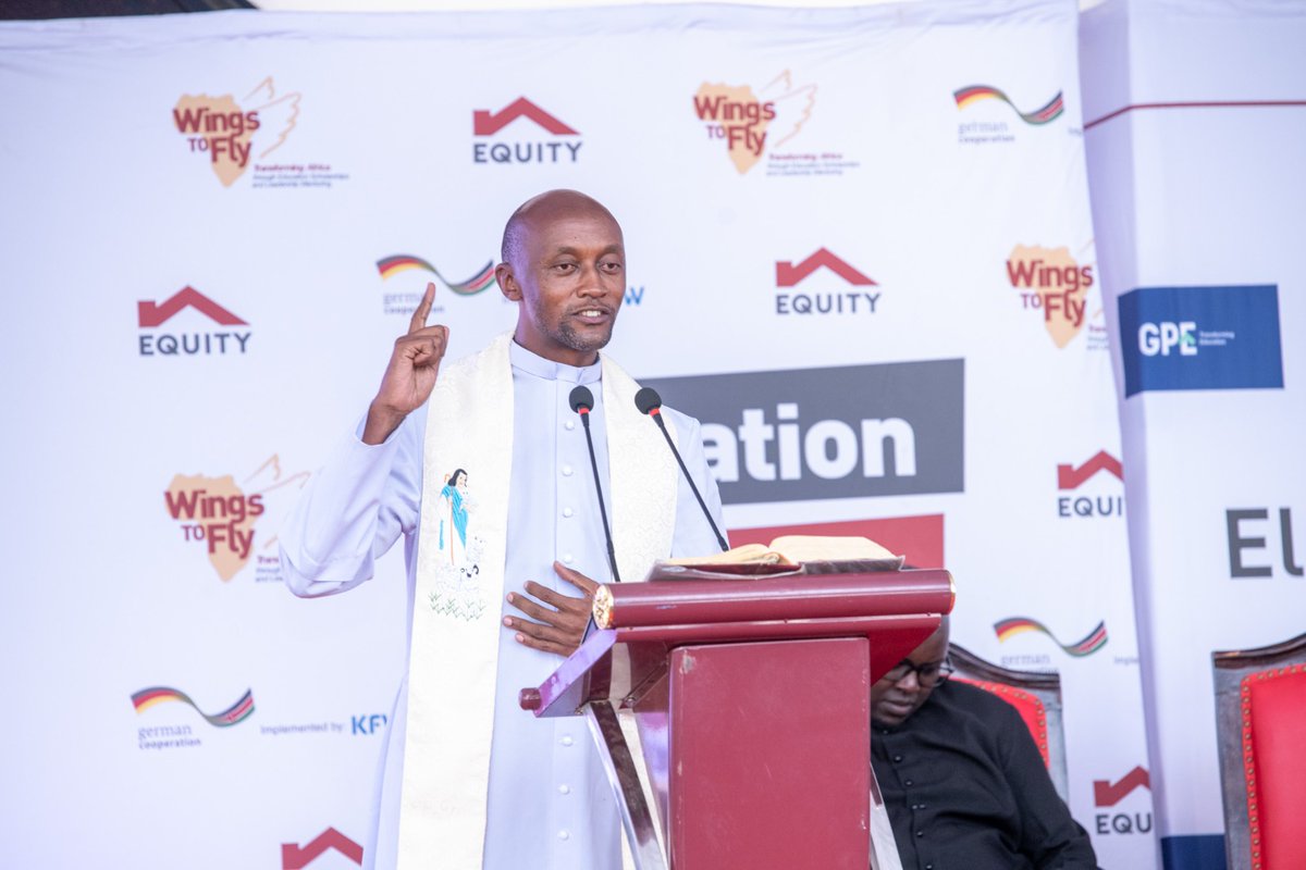 R_mukiri's tweet photo. #EquityLeadershipProgram has empowered top-performing students in Kenya by offering scholarship both local and global which has enabled them to portray good skills.Over 8878 scholar have benefited from internship...to learn more visit https://t.co/W8GfpKSIjA   
@KeEquityBank https://t.co/9OftTxm2lK