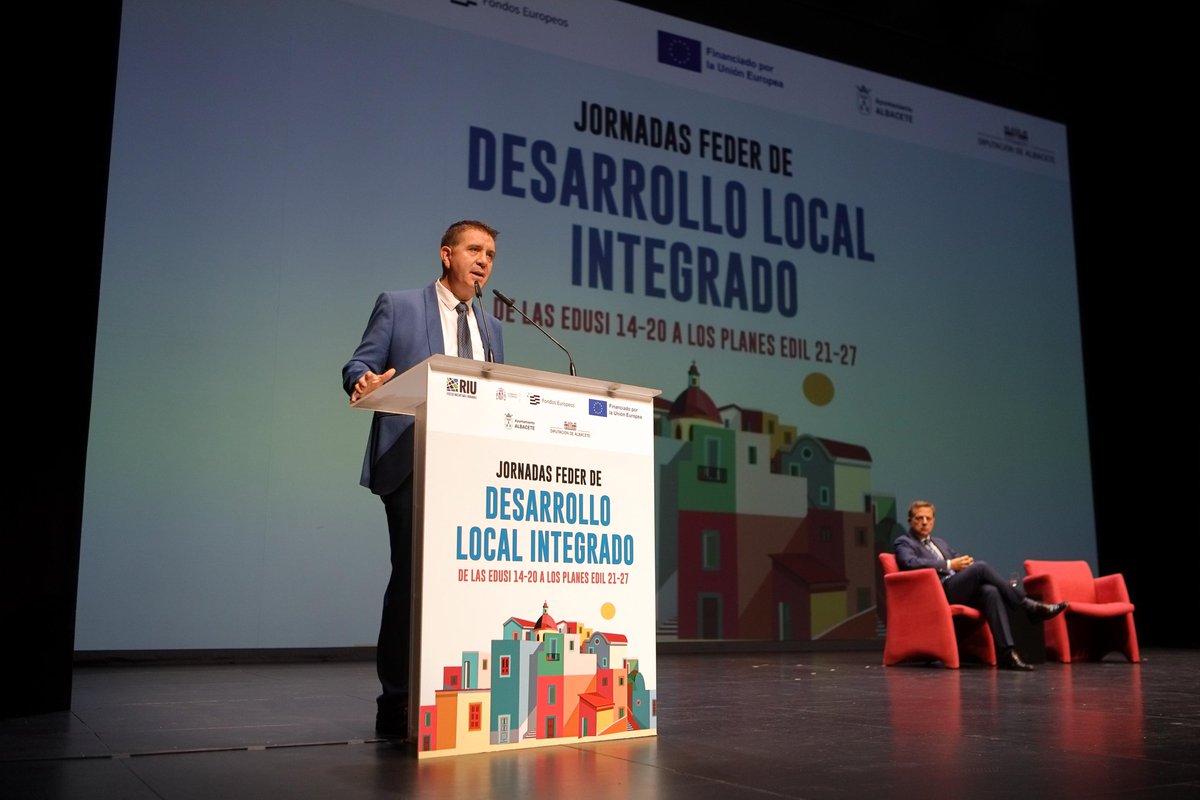 dipualba's tweet image. 🌱🏘️En las Jornadas sobre #DesarrolloUrbanoSostenible, con l@s secretari@s de Estado @ArcadiSD y Mercedes Caballero, @santicenizate ha aplaudido las facilidades que la nueva #EDIL contempla para llegar a localidades 'menores' a través de las diputaciones.

lc.cx/2ApXGS