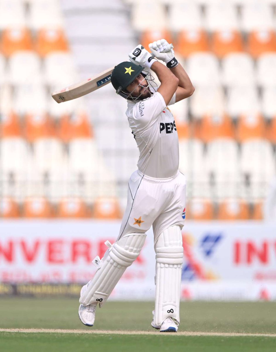 Another amusing innings from Salman Agha 100*

Respect for the guy who's entire test career is based on batting with tail enders 

Underated ♥️

#PAKvsENG