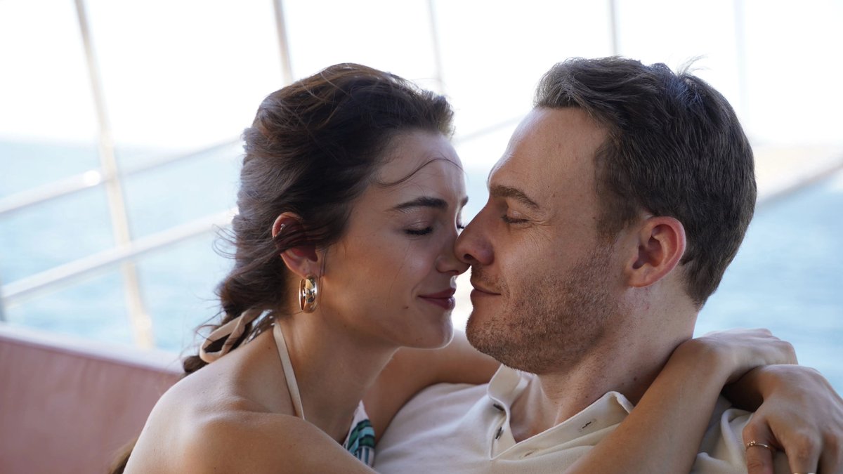 Turcas_Es's tweet photo. ⚠️ Este viernes, GRAN FINAL de #QuiéremeSiempre.

A las 22:00H por Divinity.

#YaÇokSeversen #HafsanurSancaktutan #KeremBürsin https://t.co/iCA2QAnrNg