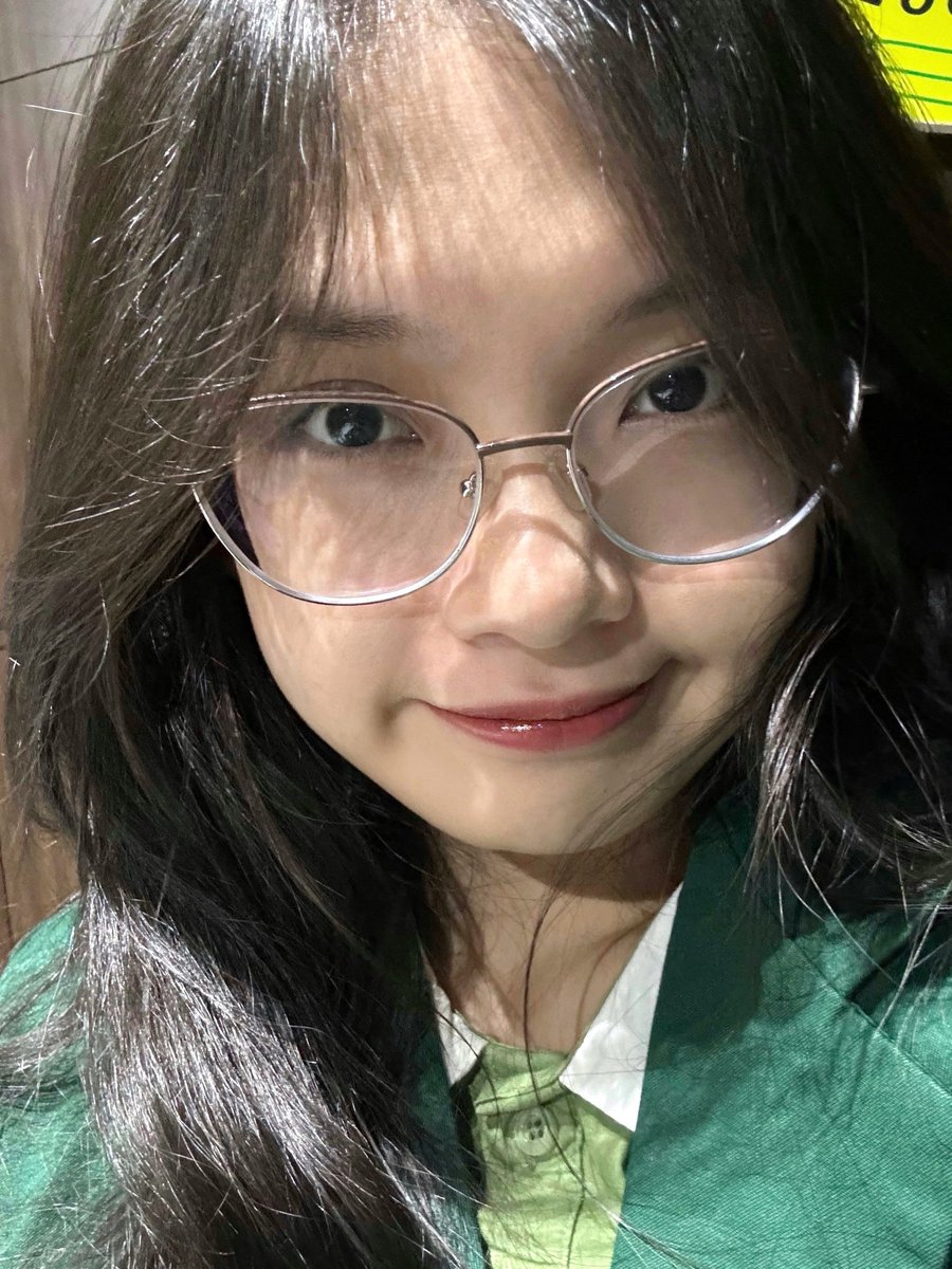 C_IndahJKT48's tweet photo. karena #SenINDAH kmrn belum post foto🤓 https://t.co/6ucgTDzFG2