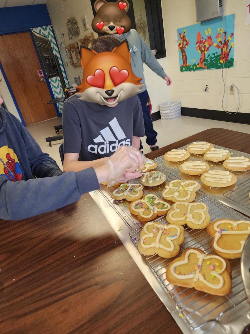 <a href="/cefeldma/">CF</a> <a href="/amazon/">Amazon</a> Let me tell you what we’ve been up to…
🧺 Doing laundry 
🎃 Picking Pumpkins 
🍪 Baking Cookies 
☕️ Selling coffee for field trip funds 
🧼 Making sugar soap 

You can help our classroom by purchasing items, please check out our <a href="/amazon/">Amazon</a> registry to items in need.