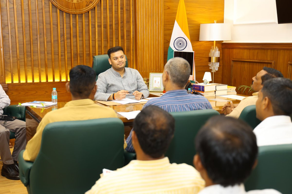 thisissanjubjp's tweet image. आज विधानसभा स्थित अपने कार्यालय में शिक्षामित्र संगठन के पदाधिकारियों के साथ एक महत्वपूर्ण बैठक की। 

इस अवसर पर संगठन व शिक्षामित्रों के हितों और विभिन्न मुद्दों पर गहन एवं सार्थक चर्चा हुई।