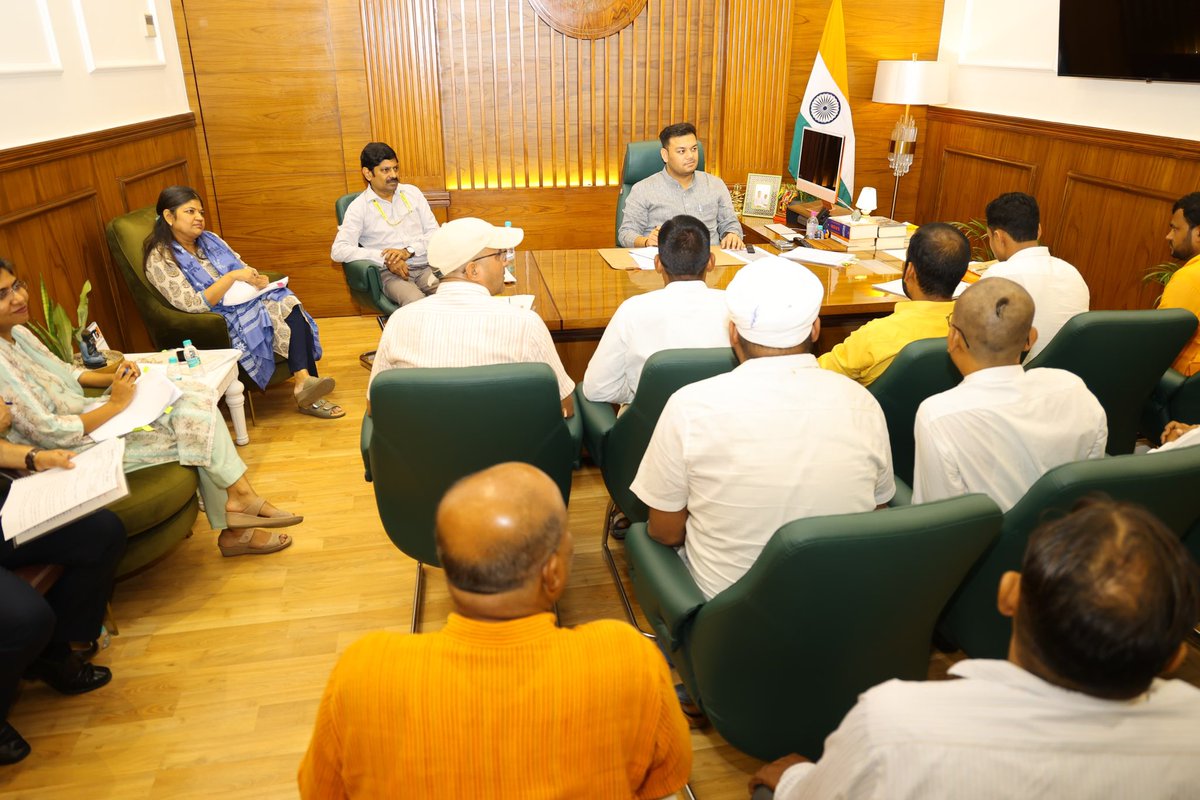 thisissanjubjp's tweet image. आज विधानसभा स्थित अपने कार्यालय में शिक्षामित्र संगठन के पदाधिकारियों के साथ एक महत्वपूर्ण बैठक की। 

इस अवसर पर संगठन व शिक्षामित्रों के हितों और विभिन्न मुद्दों पर गहन एवं सार्थक चर्चा हुई।