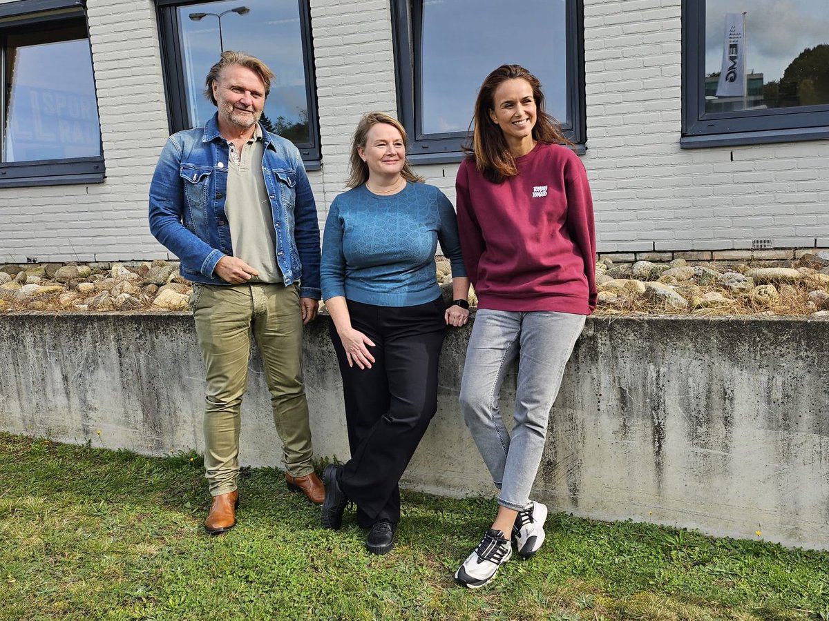 New Business Radio (@newbusradionl) on Twitter photo De <a href="/KVK_NL/">Kamer van Koophandel</a> Top 100 innovatie lijst is bekend. Ruud Koornstra is jurylid en zelf innovatief ondernemer met <a href="/Oxxio/">Oxxio</a>. Lyanna Simons van <a href="/TommyTomatoNLD/">TommyTomato</a> en Rianna Rotink <a href="/ConcordNeonatal/">Concord Neonatal</a> staan op de lijst en vertellen over hun innovaties. Luister mee op newbusinessradio.nl/player. De <a href="/KVK_NL/">Kamer van Koophandel</a> Top 100 innovatie lijst is bekend. Ruud Koornstra is jurylid en zelf innovatief ondernemer met <a href="/Oxxio/">Oxxio</a>. Lyanna Simons van <a href="/TommyTomatoNLD/">TommyTomato</a> en Rianna Rotink <a href="/ConcordNeonatal/">Concord Neonatal</a> staan op de lijst en vertellen over hun innovaties. Luister mee op newbusinessradio.nl/player.