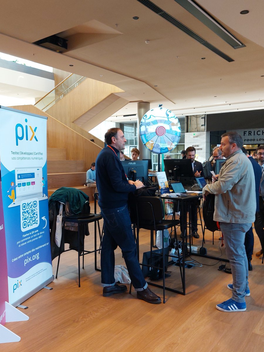 Pix_officiel's tweet photo. 🚀 Aujourd'hui, direction le Salon IA du Ministère de l'Intérieur ! Venez explorer de manière ludique les enjeux et applications de l'IA avec notre roue de la fortune ! 🎡 #TransformationNumérique #Innovation #SIAMI https://t.co/CV7VJPHJfb
